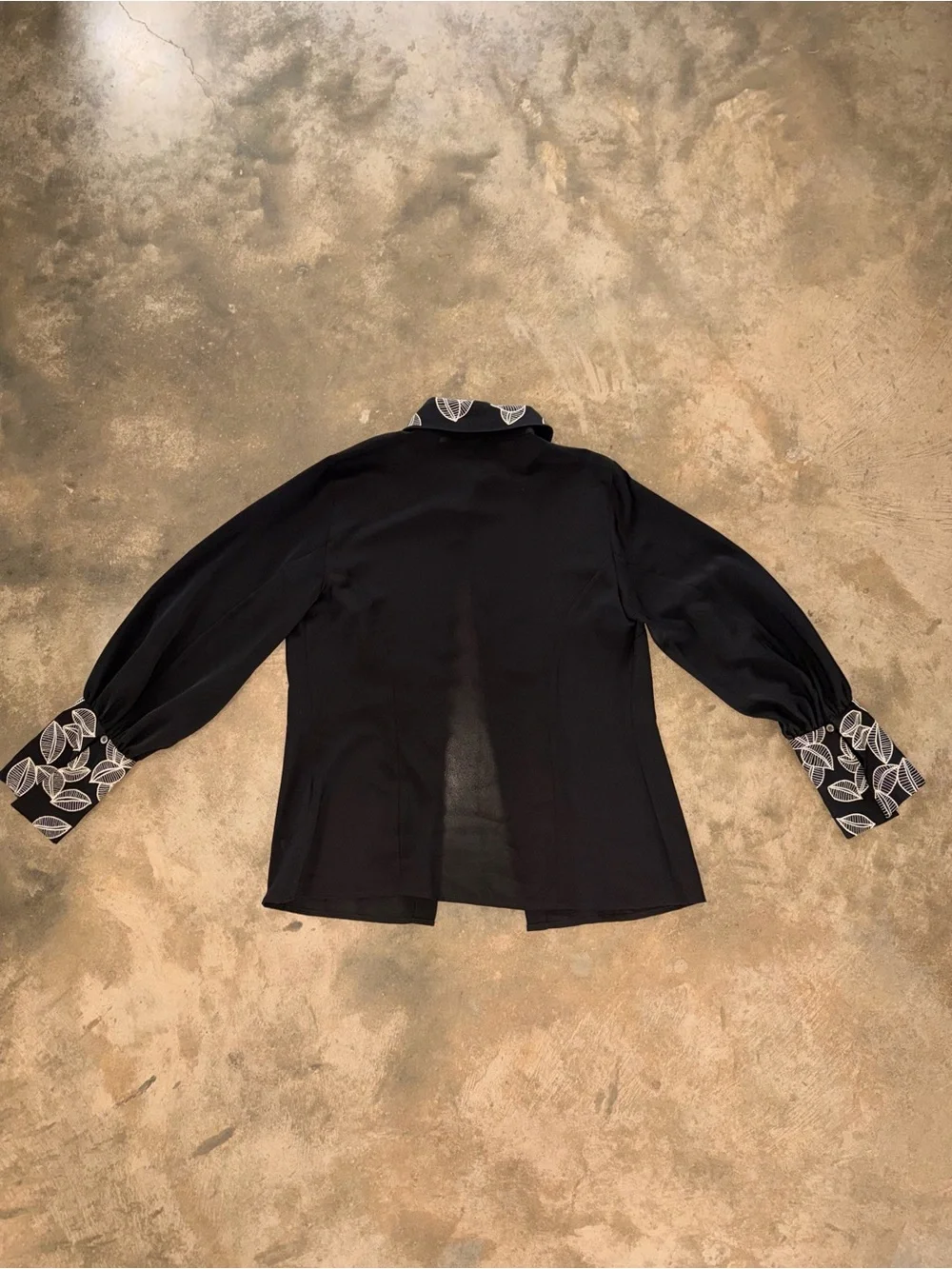 Natori NWT Black Embroidered Leaf Collar & Cuff Blouse Size 6 - Picture 2 of 7